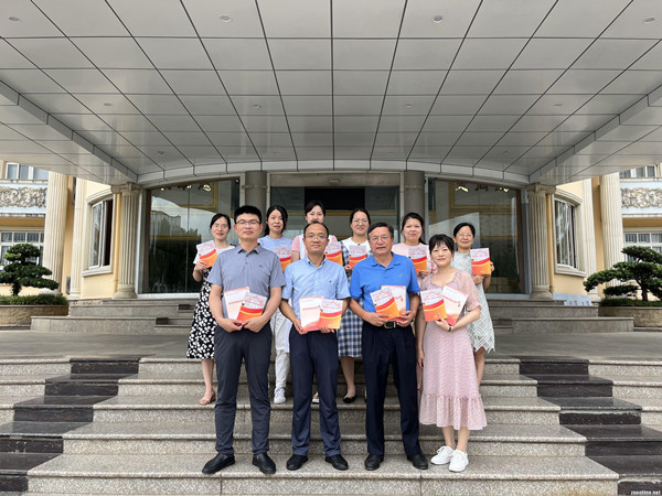 m88.com“中国乡村振兴研究院”主编的社区治理培训教材被民政厅采纳(图1)