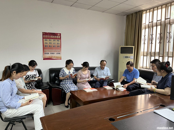 m88.com“中国乡村振兴研究院”主编的社区治理培训教材被民政厅采纳(图2)
