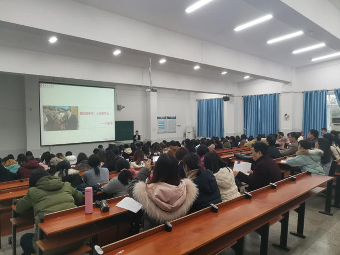 m88.com大中小学思政课一体化建设研究中心邀请中学思政课教师深入高校思政课堂(图1) m88.com大中小学思政课一体化建设研究中心邀请中学思政课教师深入高校思政课堂(图1)