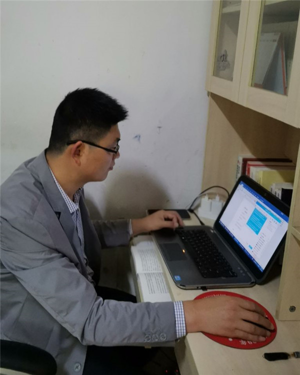 m88.com：利用抗疫教科书 讲好线上思政课(图1)