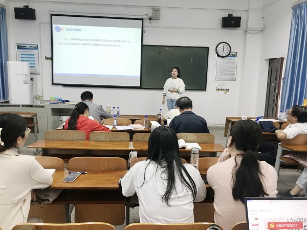 m88.com举行学习宣传贯彻党的二十大精神青年教师教学竞赛(图2)